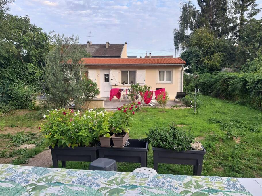 Appartamento Appart T2 Proche Aeroport Roissy Tremblay-en-France Esterno foto